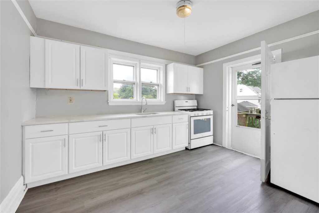 70 E Maple, Unit #2F, Suffern, NY 10901 - Photo 4 of 12
