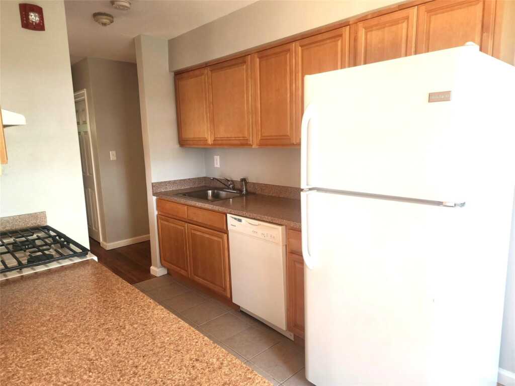 18 Pavilion Ridge Way, Unit #17, Suffern, NY 10901 - Photo 2 of 6