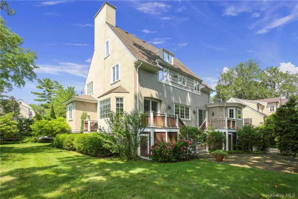 96 Mendota Avenue, Rye, NY 10580 - Photo 2 of 18