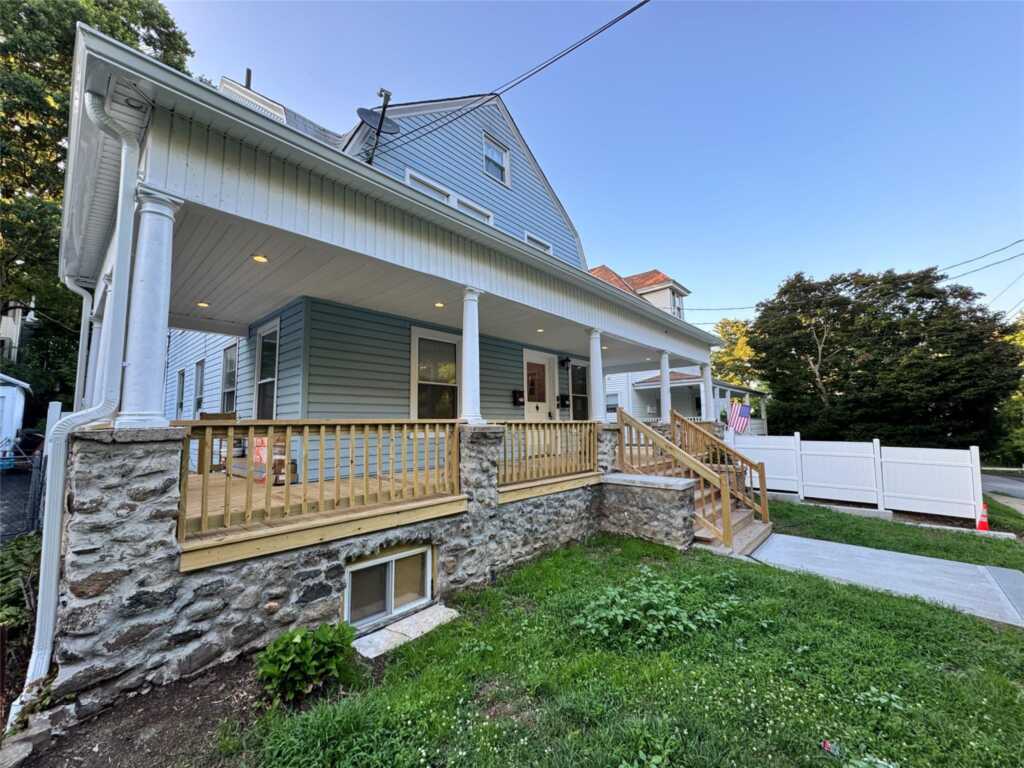 18 Edgewood Street, White Plains, NY 10605 - Photo 2 of 46