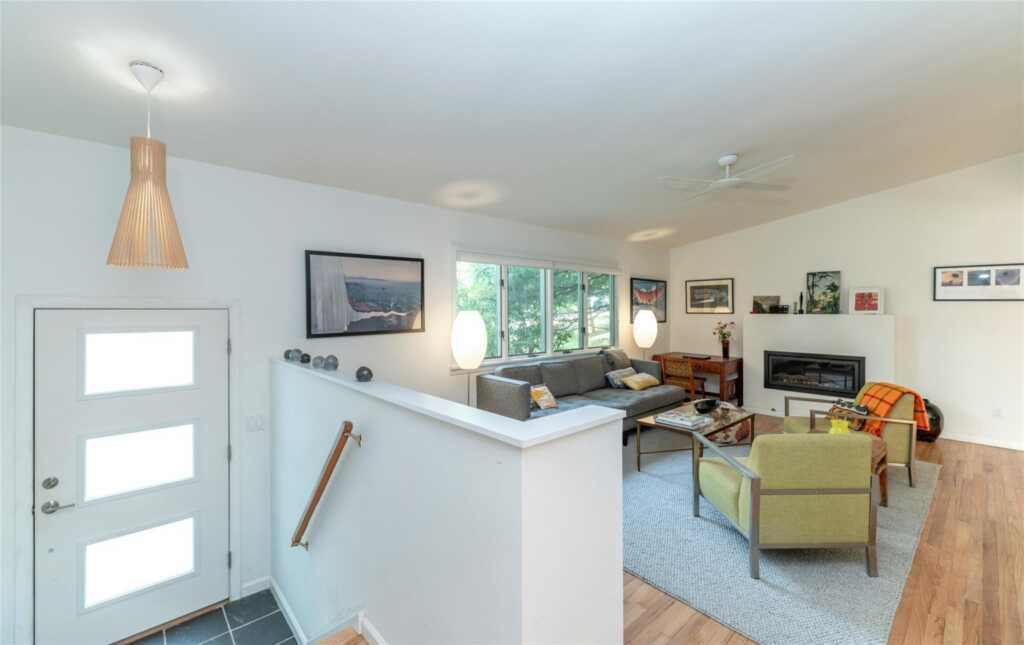 204 Radcliff Drive, Nyack, NY 10960 - Photo 10 of 44