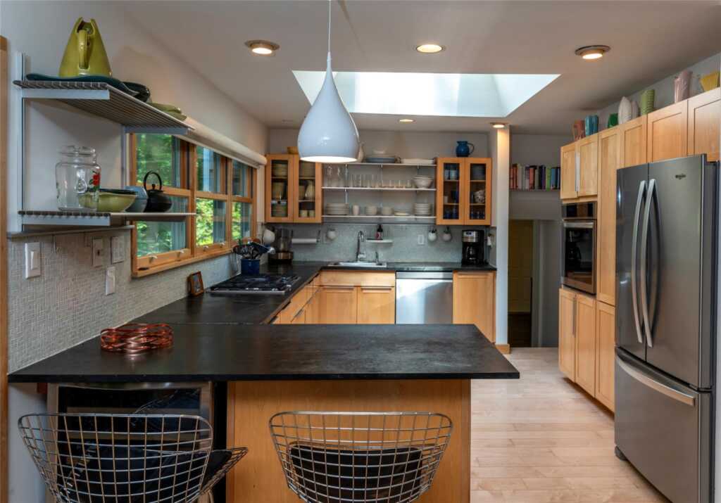 204 Radcliff Drive, Nyack, NY 10960 - Photo 8 of 44