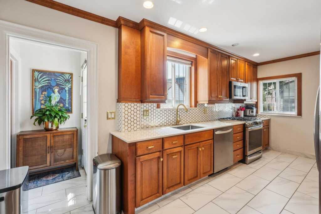 3 Bryant Avenue, White Plains, NY 10605 - Photo 11 of 50