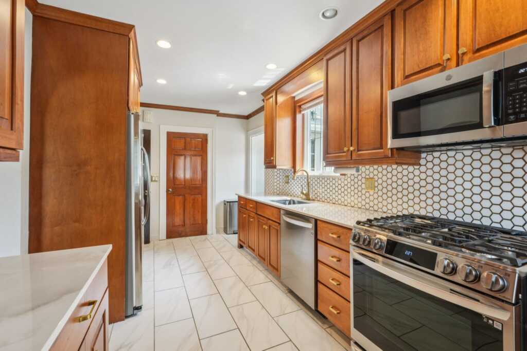 3 Bryant Avenue, White Plains, NY 10605 - Photo 12 of 50