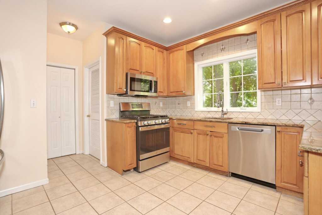67 Airmont Road, Suffern, NY 10901 - Photo 8 of 37