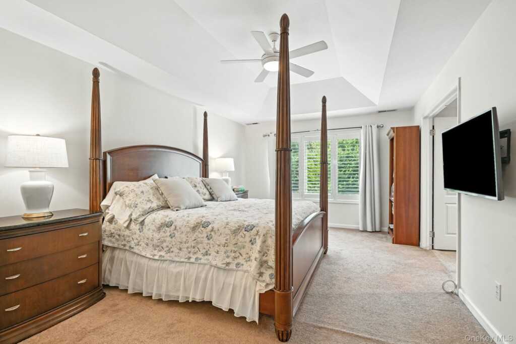 133 Woodbrook Road, White Plains, NY 10605 - Photo 11 of 47