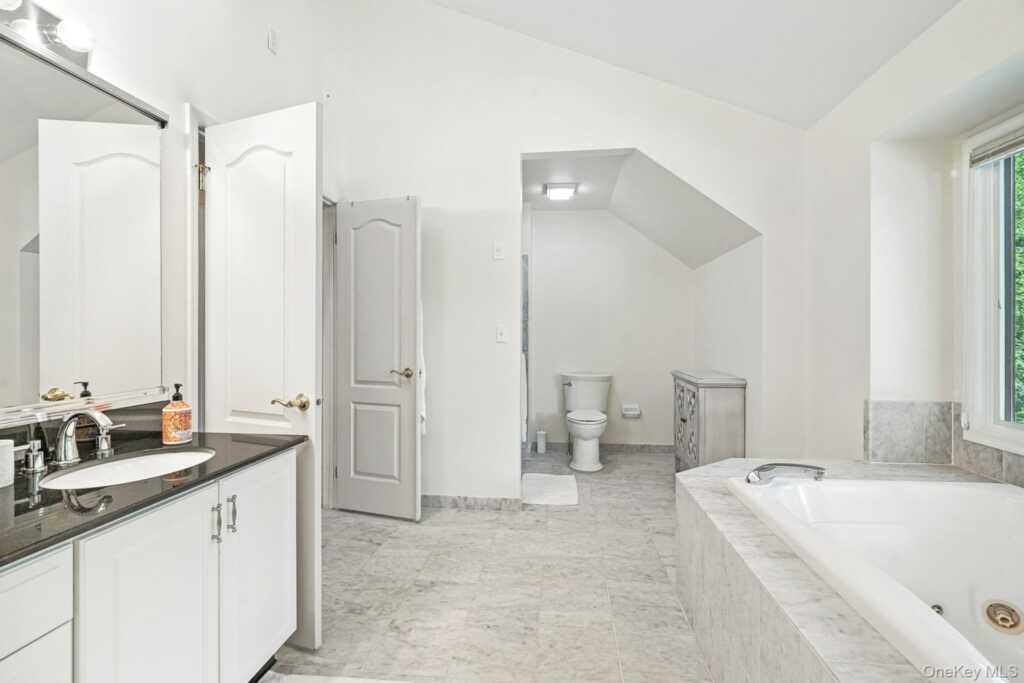 133 Woodbrook Road, White Plains, NY 10605 - Photo 13 of 47