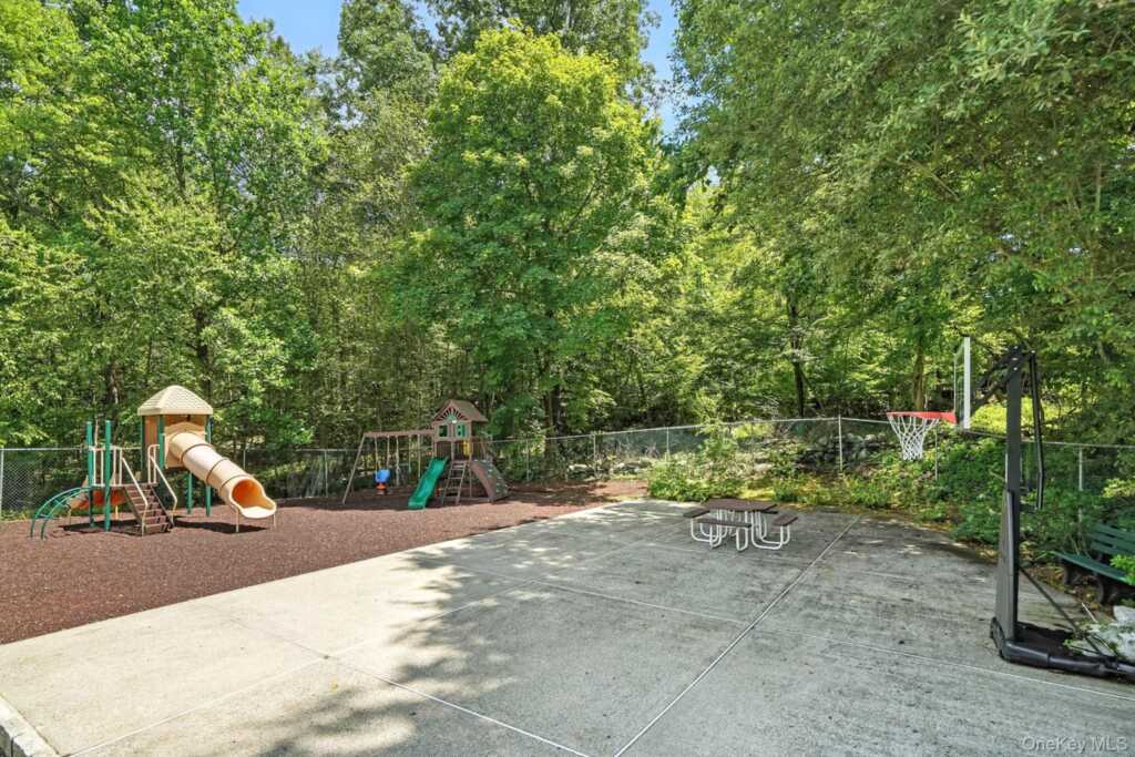 133 Woodbrook Road, White Plains, NY 10605 - Photo 26 of 47