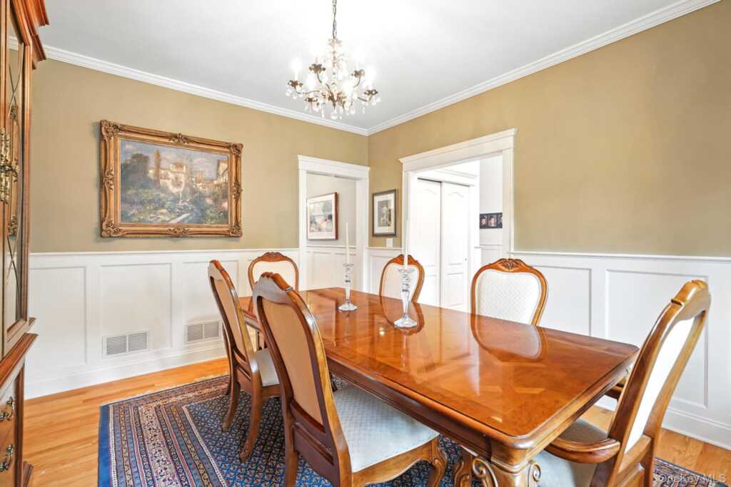 133 Woodbrook Road, White Plains, NY 10605 - Photo 5 of 47