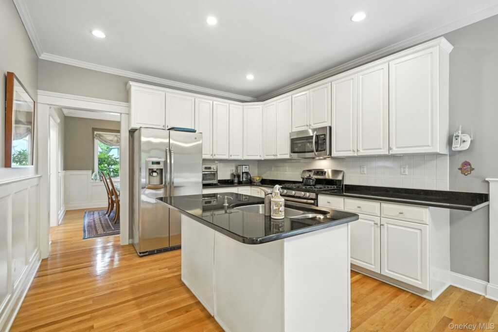 133 Woodbrook Road, White Plains, NY 10605 - Photo 6 of 47