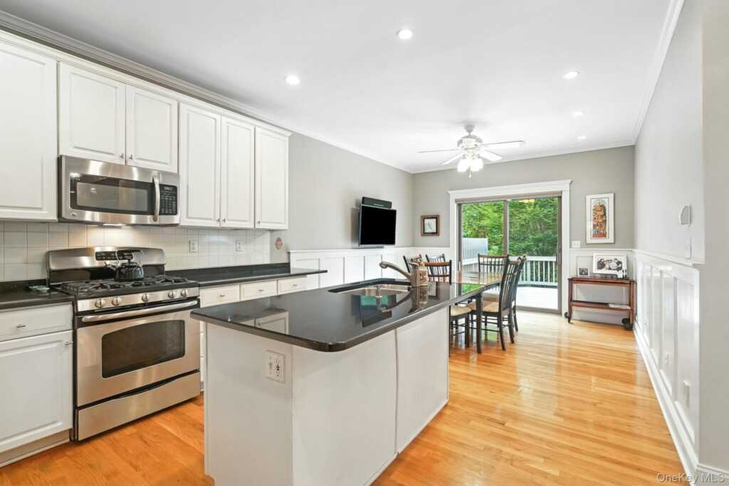 133 Woodbrook Road, White Plains, NY 10605 - Photo 7 of 47