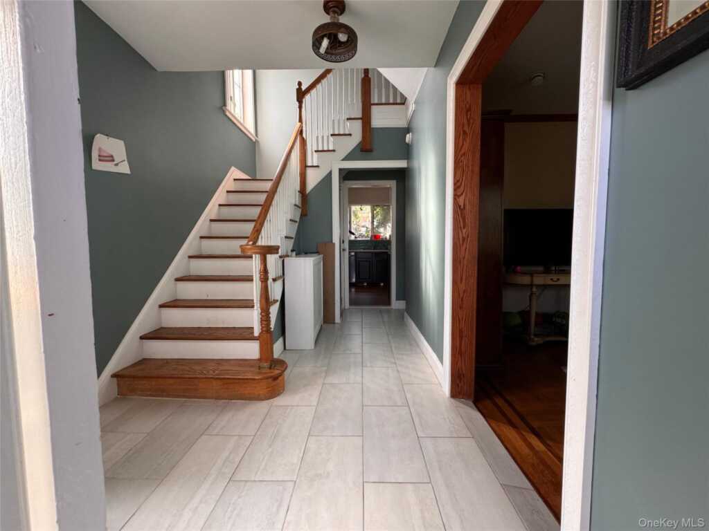 45 Davis Avenue, New Rochelle, NY 10805 - Photo 3 of 19