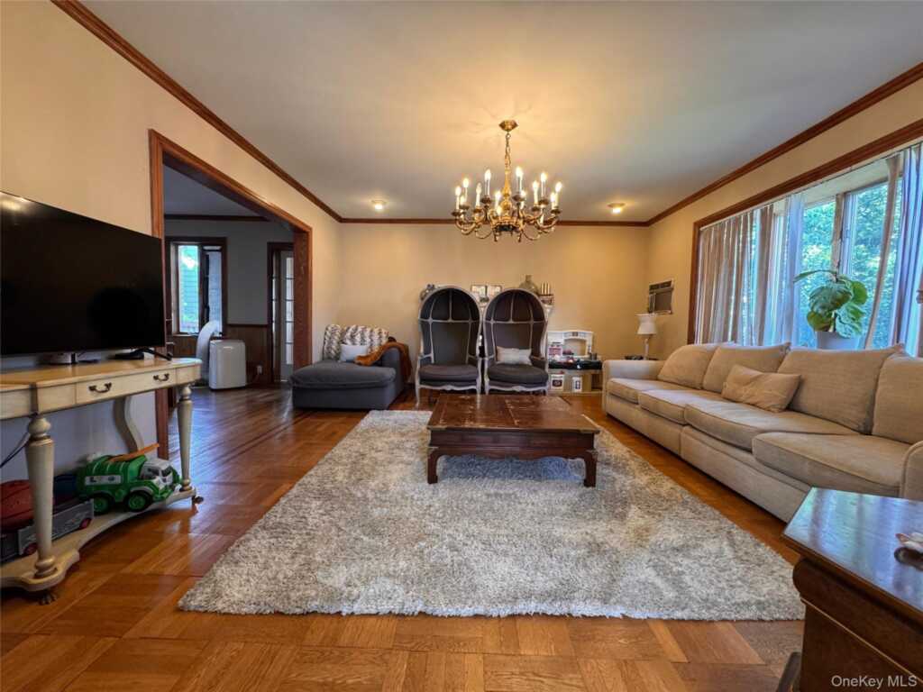 45 Davis Avenue, New Rochelle, NY 10805 - Photo 4 of 19