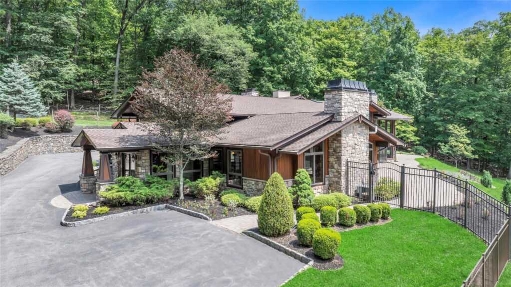 597 Mountain Road, New City, NY 10956 - Photo 3 of 49