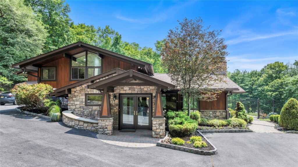 597 Mountain Road, New City, NY 10956 - Photo 4 of 49