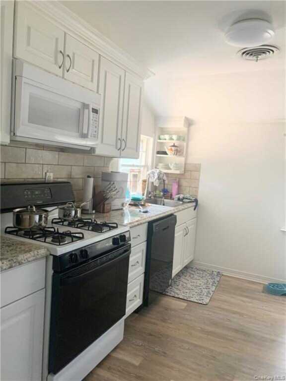 144 Railroad Avenue, Unit #Upstairs#, Pearl River, NY 10965 - Photo 6 of 20