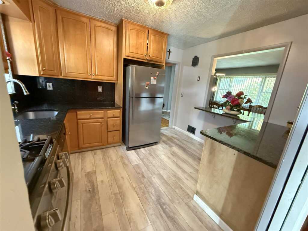 8 Windmill Lane, New City, NY 10956 - Photo 10 of 39