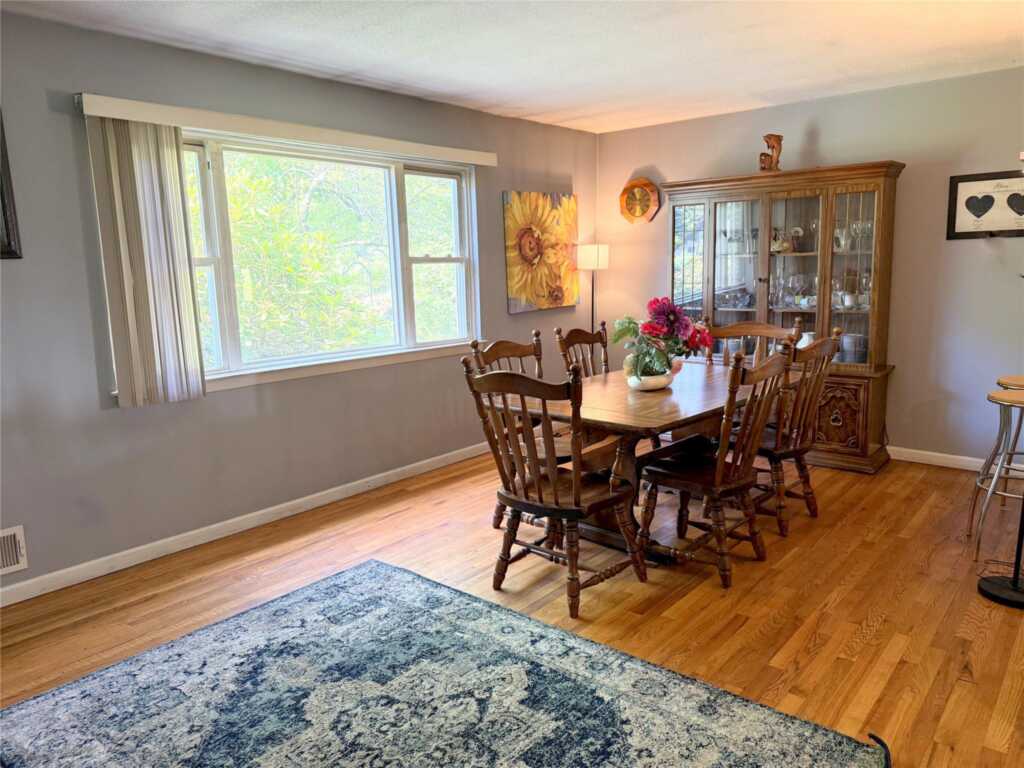 8 Windmill Lane, New City, NY 10956 - Photo 11 of 39