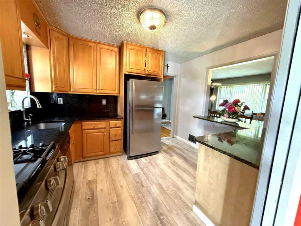 8 Windmill Lane, New City, NY 10956 - Photo 7 of 39