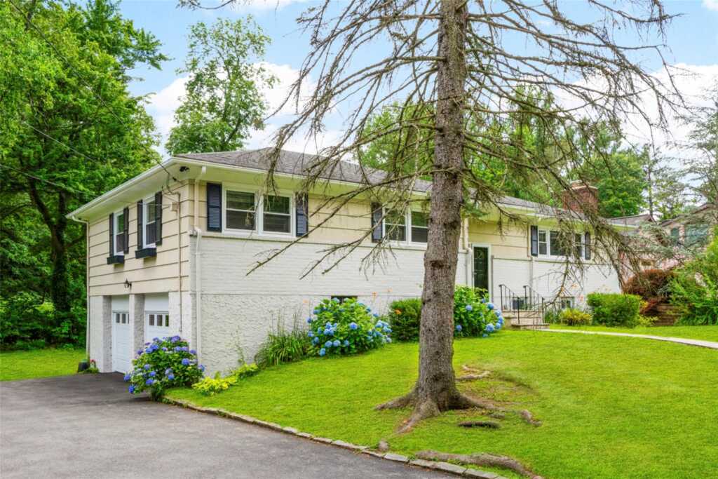 50 Puritan Drive, New Rochelle, NY 10583 - Photo 2 of 29