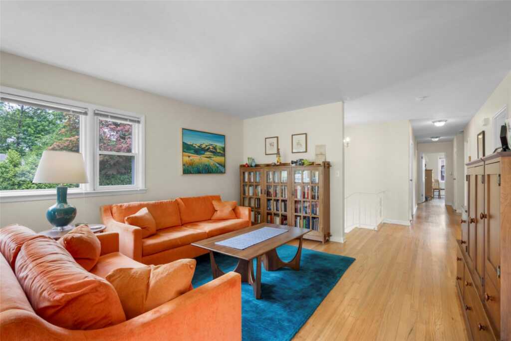 50 Puritan Drive, New Rochelle, NY 10583 - Photo 4 of 29