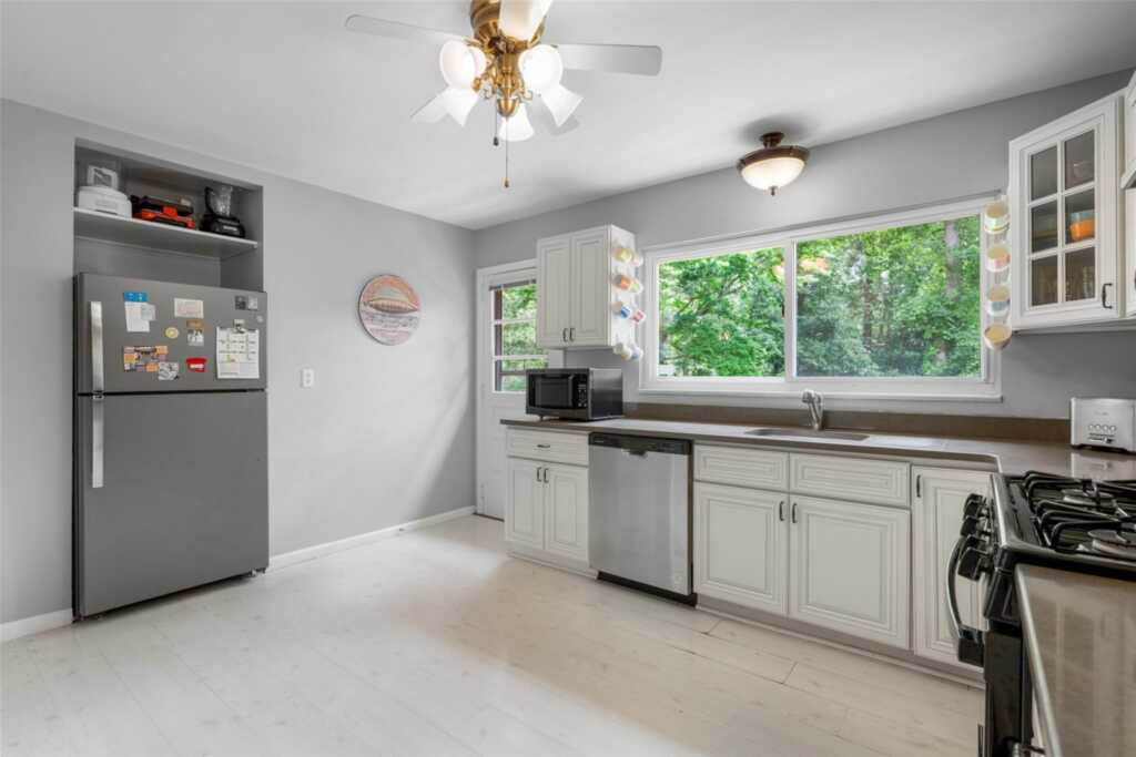 50 Puritan Drive, New Rochelle, NY 10583 - Photo 8 of 29