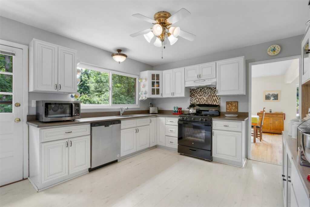 50 Puritan Drive, New Rochelle, NY 10583 - Photo 9 of 29