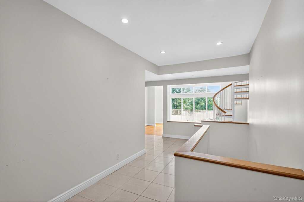 21 Hillside Court, Suffern, NY 10901 - Photo 11 of 25