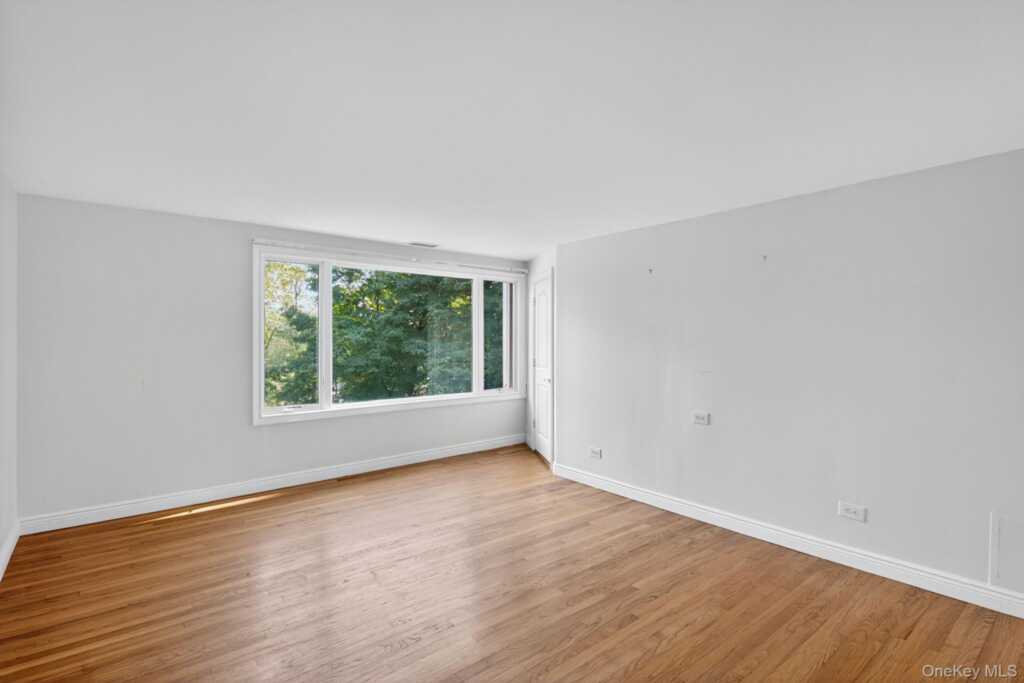 21 Hillside Court, Suffern, NY 10901 - Photo 13 of 25