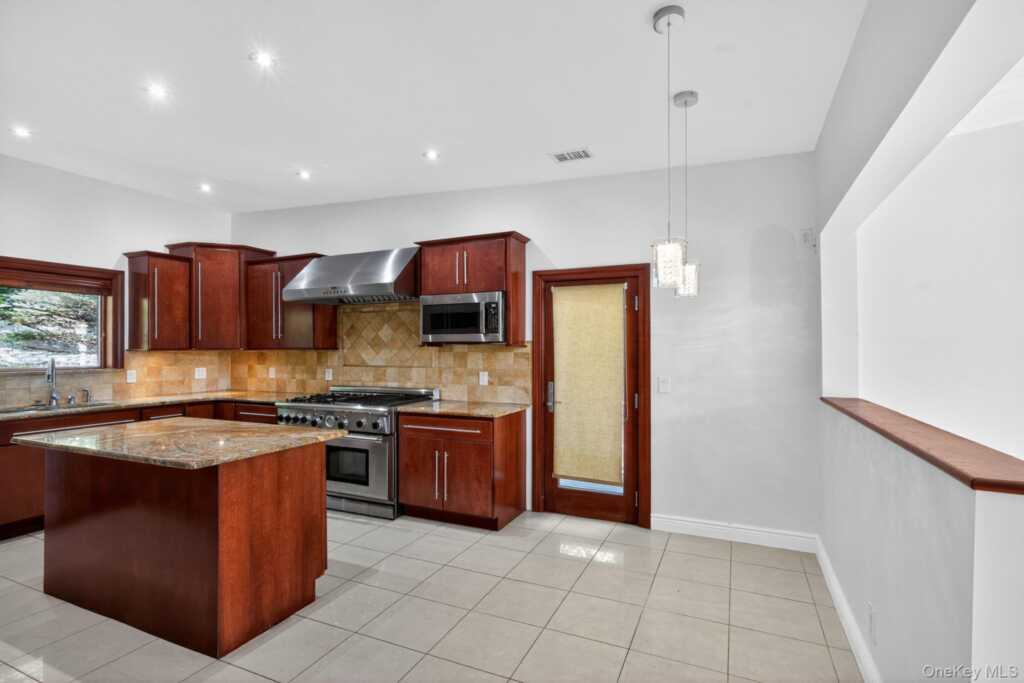 21 Hillside Court, Suffern, NY 10901 - Photo 20 of 25