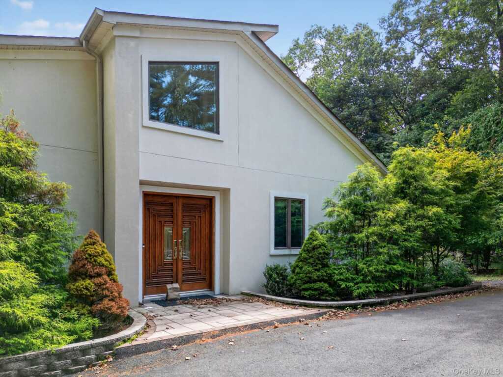 21 Hillside Court, Suffern, NY 10901 - Photo 5 of 25