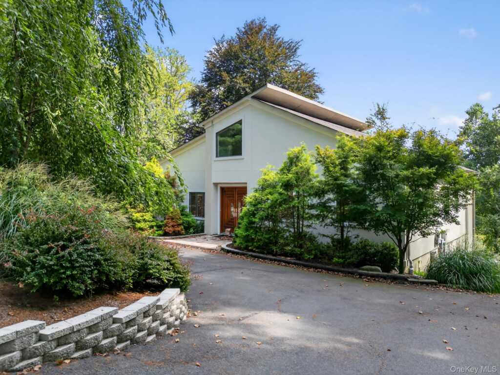 21 Hillside Court, Suffern, NY 10901 - Photo 8 of 25