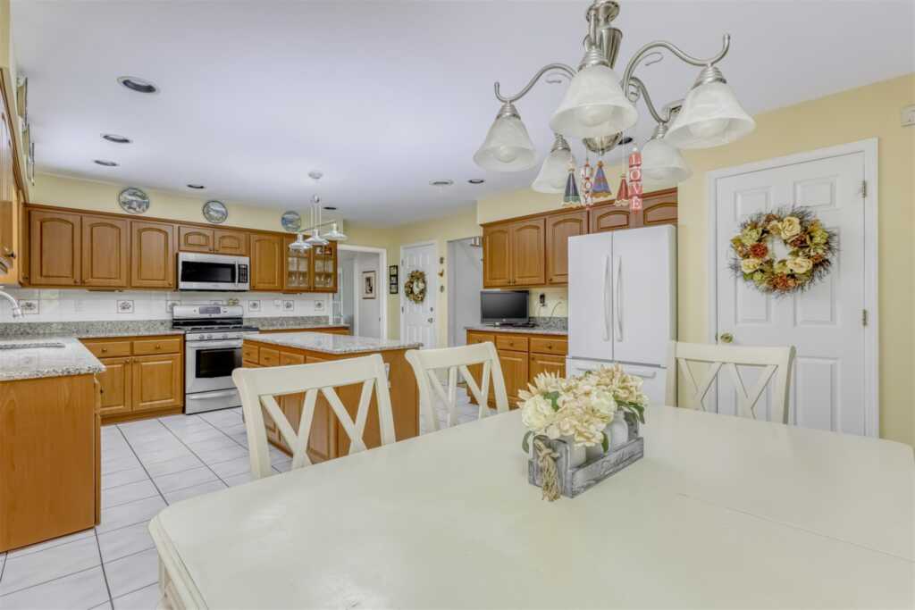 16 Ridgefield Road, New City, NY 10956 - Photo 10 of 31