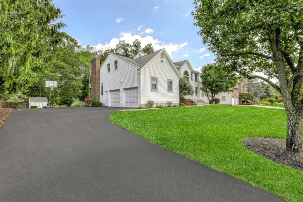 16 Ridgefield Road, New City, NY 10956 - Photo 2 of 31