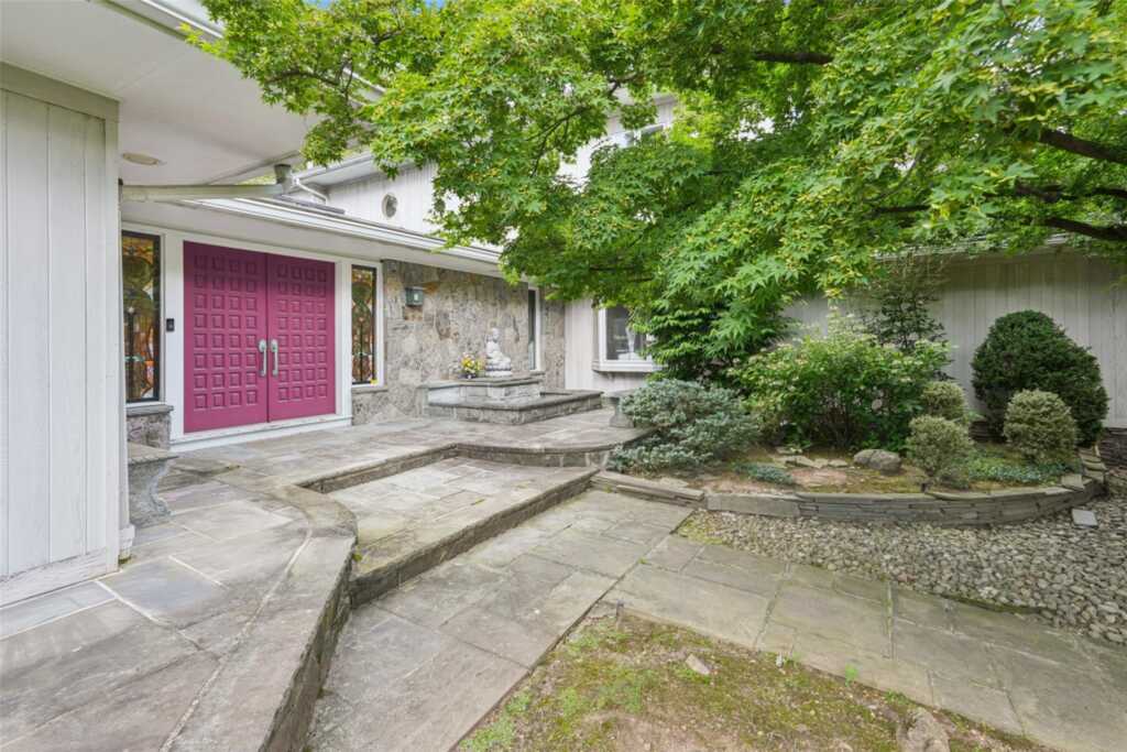 8 Lisa Lane, New City, NY 10956