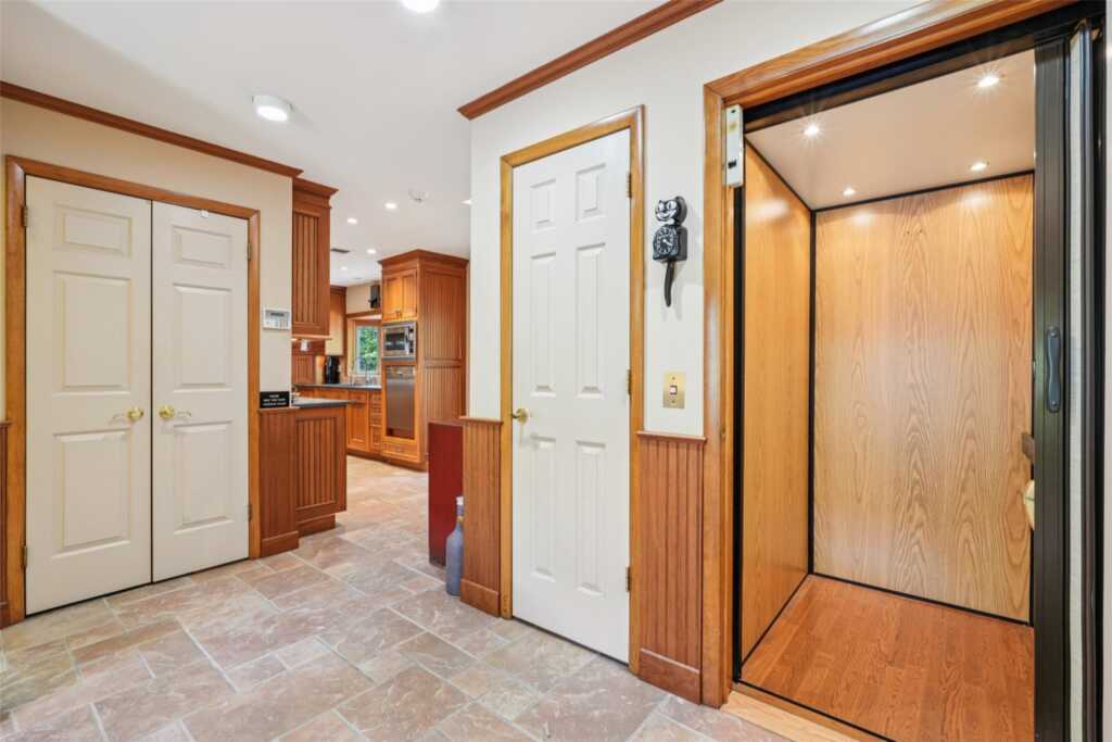 8 Lisa Lane, New City, NY 10956 - Photo 11 of 49