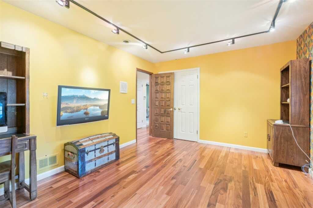 8 Lisa Lane, New City, NY 10956 - Photo 15 of 49