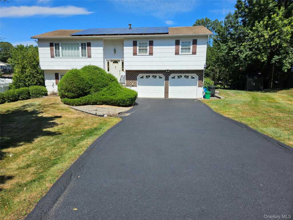 8 Spur Drive, Nanuet, NY 10954
