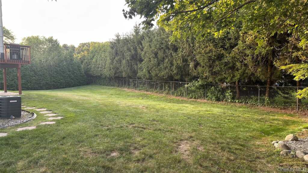 8 Spur Drive, Nanuet, NY 10954 - Photo 25 of 30