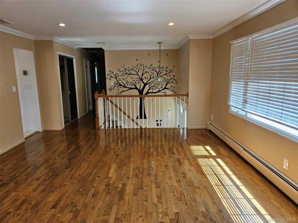 8 Spur Drive, Nanuet, NY 10954 - Photo 4 of 30