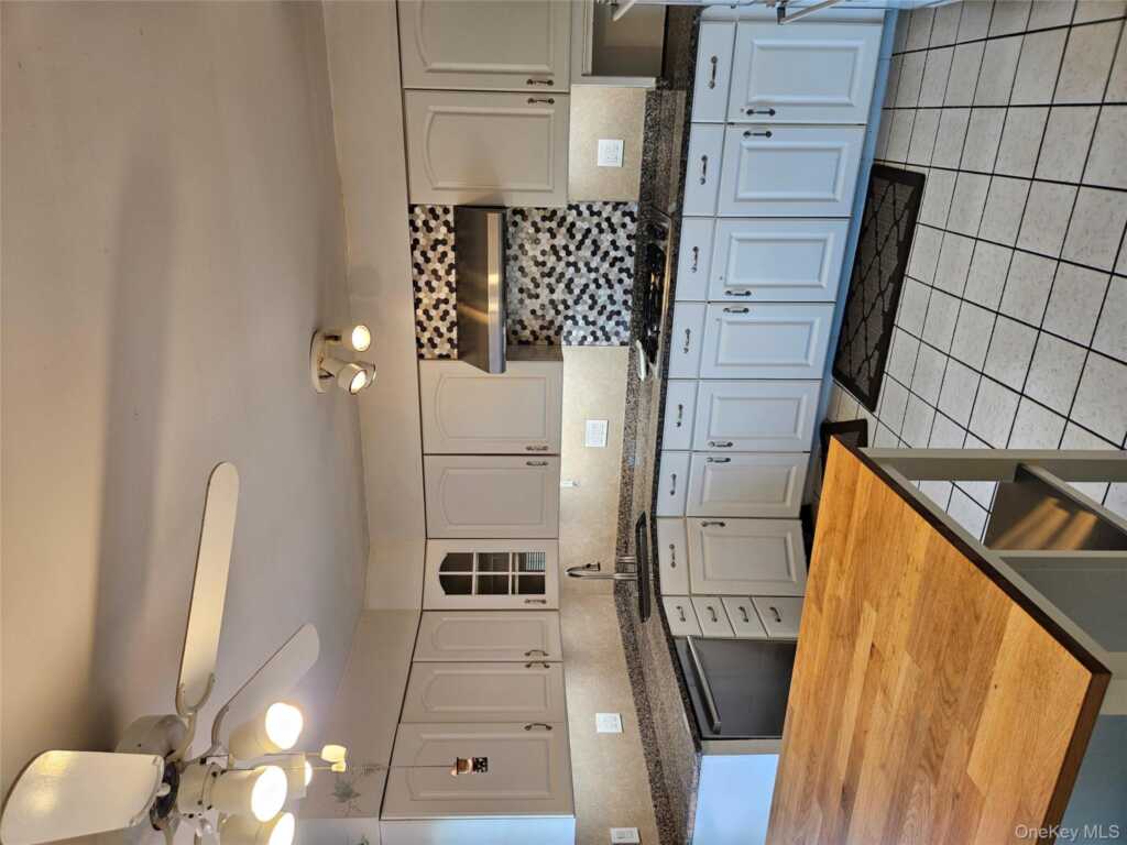 8 Spur Drive, Nanuet, NY 10954 - Photo 7 of 30