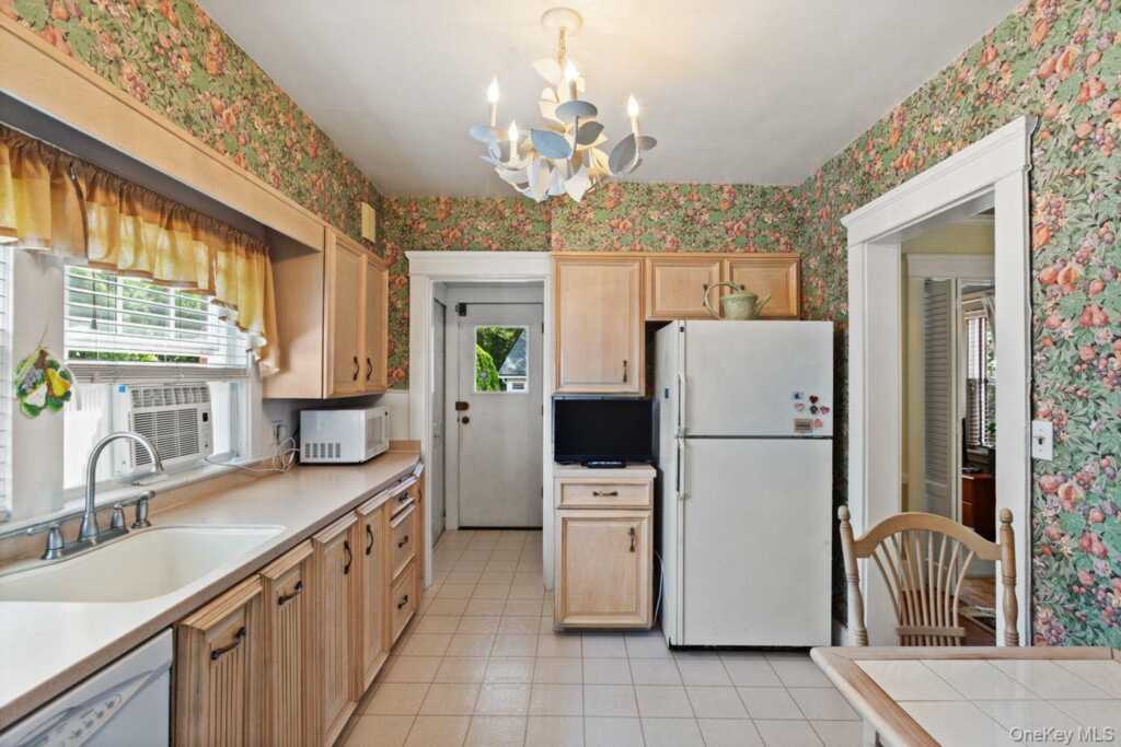 117 Perth Avenue, New Rochelle, NY 10804 - Photo 18 of 37