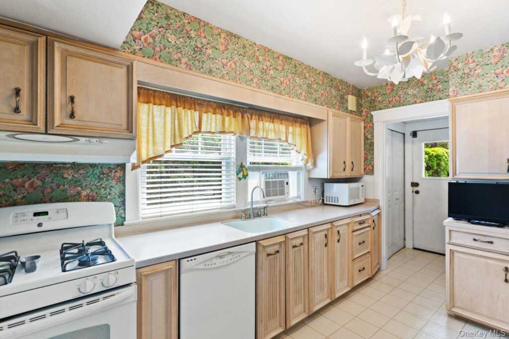 117 Perth Avenue, New Rochelle, NY 10804 - Photo 19 of 37