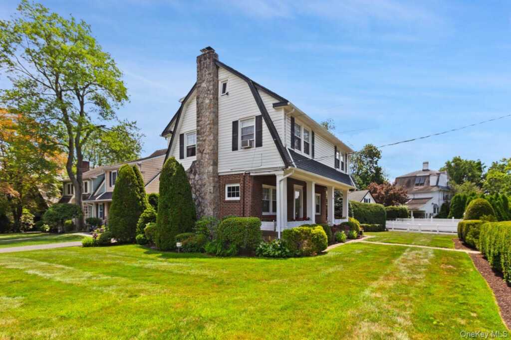 117 Perth Avenue, New Rochelle, NY 10804 - Photo 3 of 37
