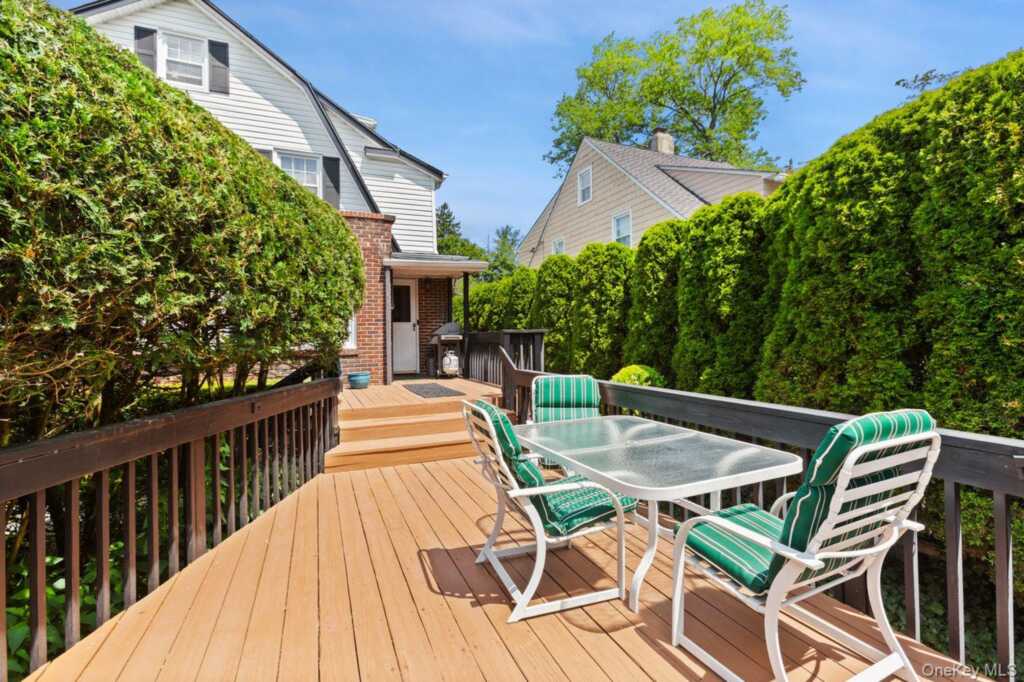117 Perth Avenue, New Rochelle, NY 10804 - Photo 4 of 37