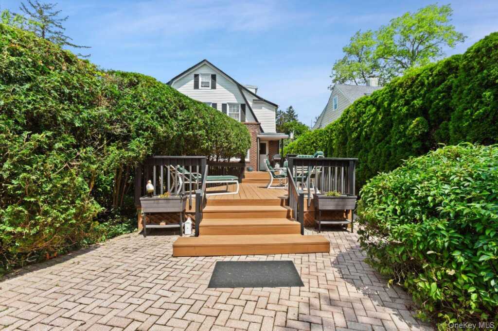 117 Perth Avenue, New Rochelle, NY 10804 - Photo 5 of 37