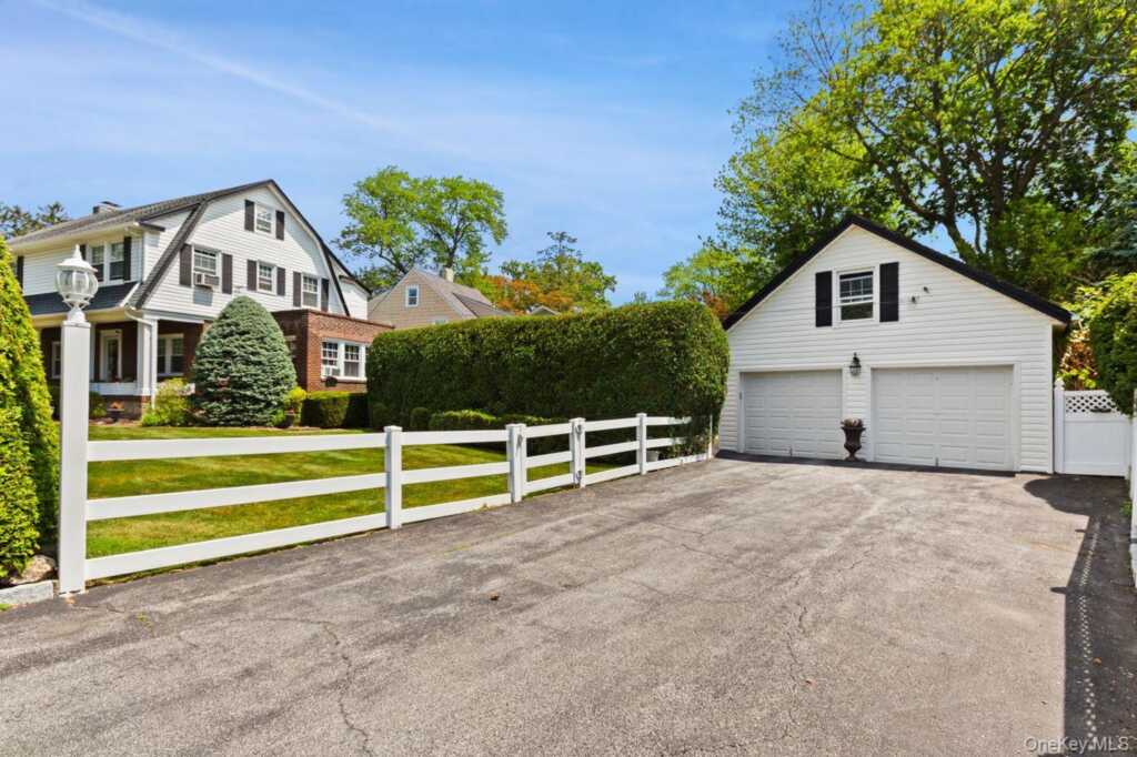117 Perth Avenue, New Rochelle, NY 10804 - Photo 6 of 37