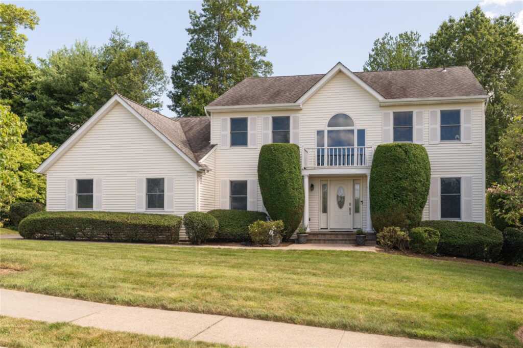 18 Blue Heron Road, Nanuet, NY 10954 - Photo 2 of 45