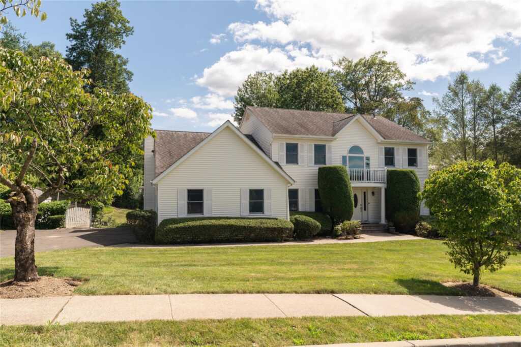 18 Blue Heron Road, Nanuet, NY 10954 - Photo 3 of 45