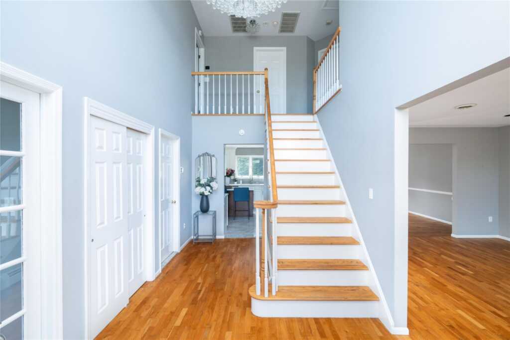18 Blue Heron Road, Nanuet, NY 10954 - Photo 4 of 45
